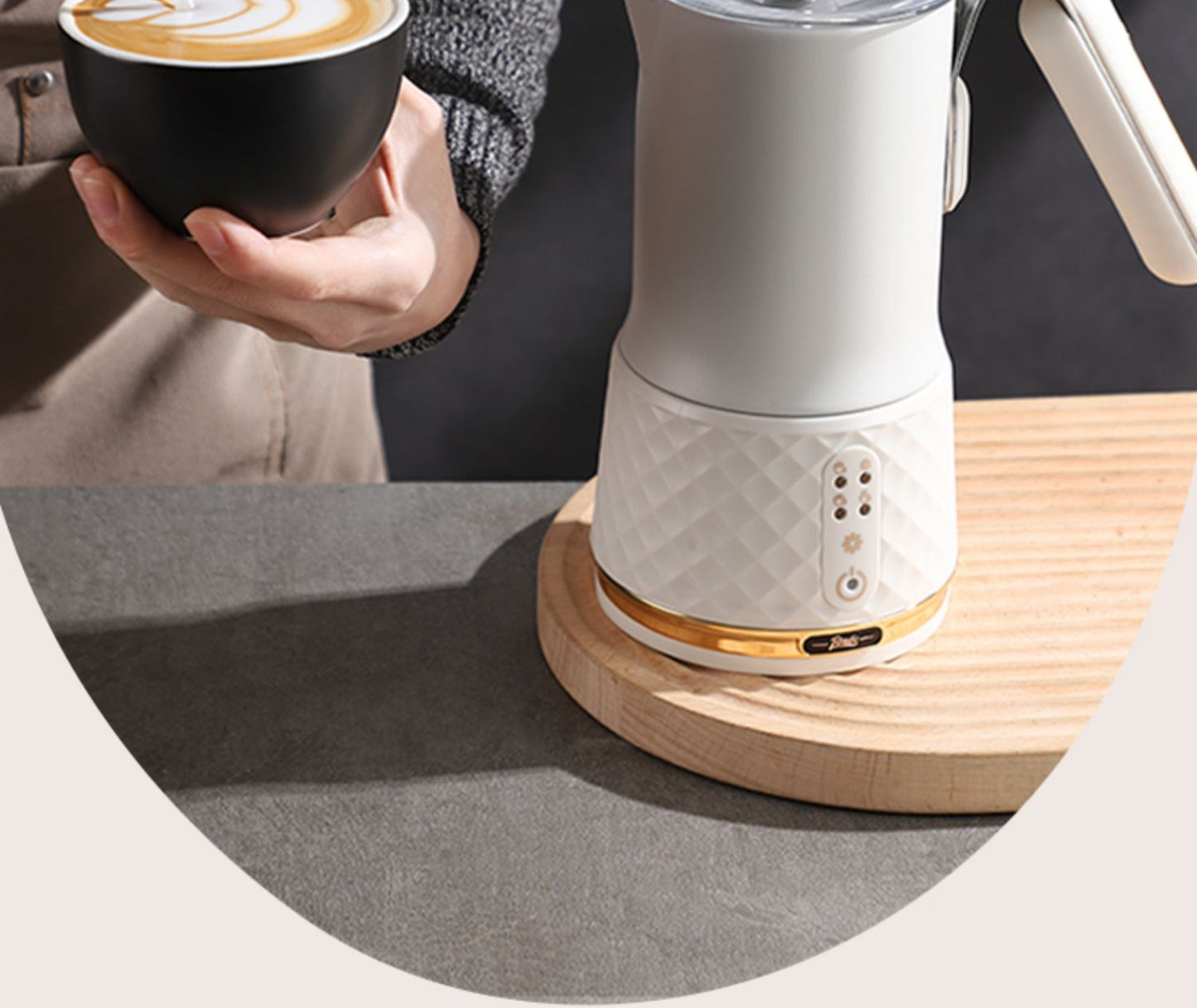 Bincoo electric milk frother, fully automatic milk frother, small household hot and cold coffee milk frother, mixer and frother.