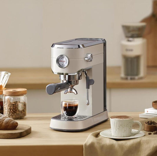 Machine à café de style italien, petite machine semi-automatique à usage domestique de style américain, infusion et mousse intégrées, mousseur à lait.